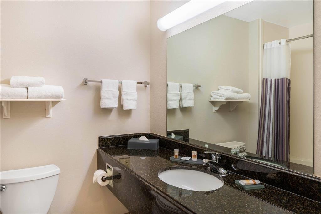 La Quinta Inn and Suites Fort Myers I 75 - photo 16