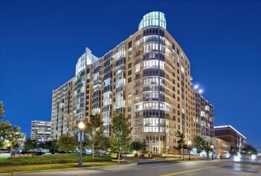 Weichert Suites at Wisconsin Place — 4-Star Luxury Hotel in Chevy Chase, United States