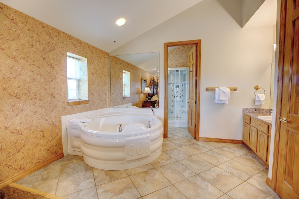 Grand Crowne Resort - photo 15