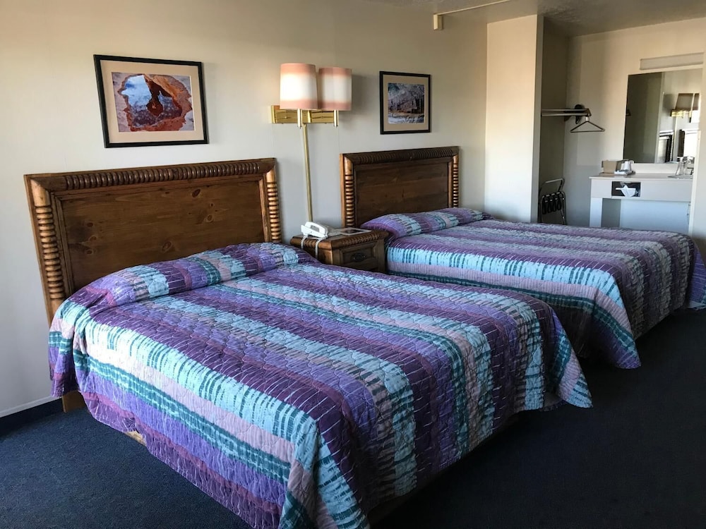 Four Corners Inn - photo 5