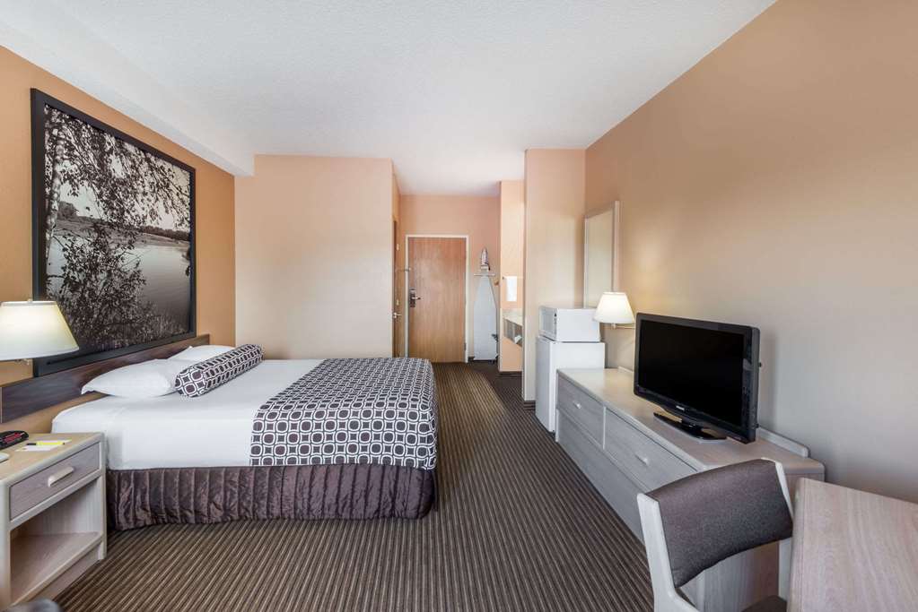 Super 8 by Wyndham Fort Dodge IA - photo 10