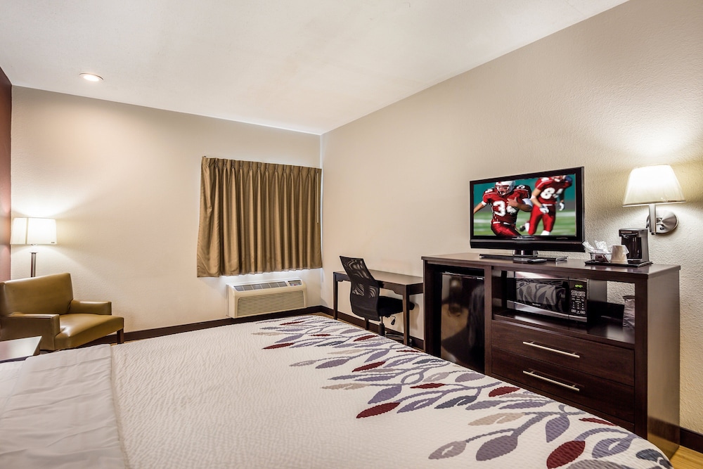 Red Roof Inn St Louis Troy IL - photo 21