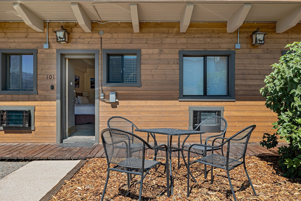 Elk Refuge Inn - photo 57