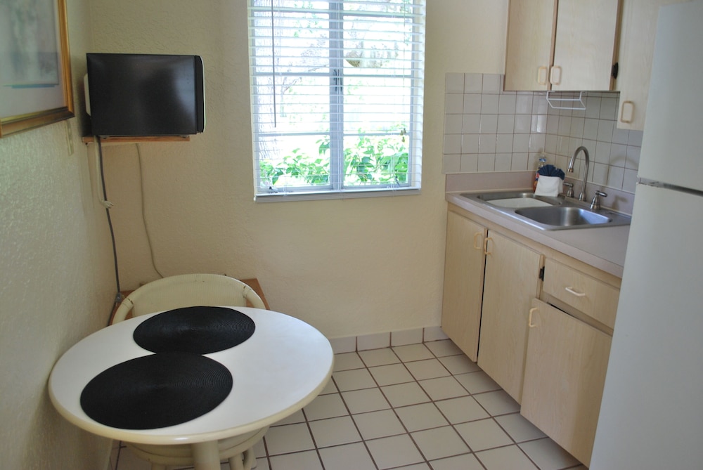 Mar Bay Motel &Suites - photo 26