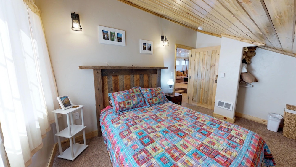 The Cedars Country Cottage — Blanding — photo 3
