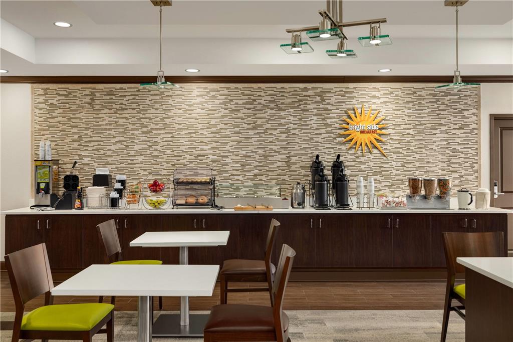 La Quinta Inn & Suites by Wyndham Memphis Wolfchase - photo 53