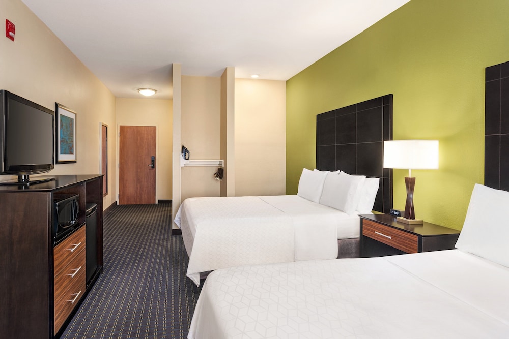 Holiday Inn Express Hotel & Suites Edmond by IHG - photo 14