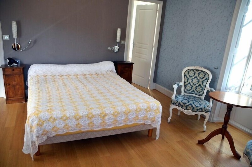 Logis Hôtel La Source Du Mont in Aurillac, France