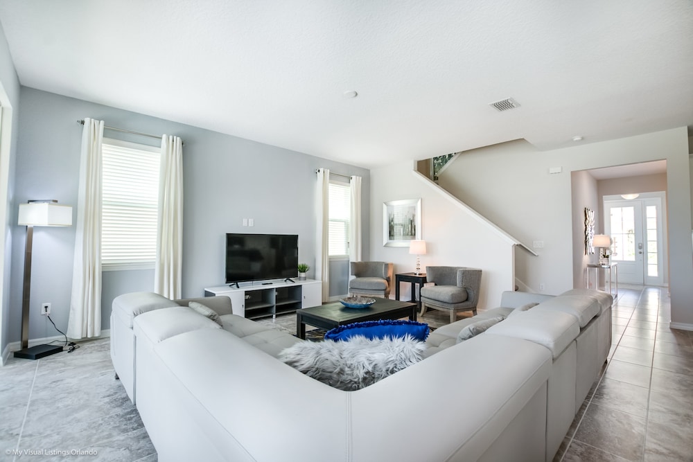 Beautiful 4 Bed With Pool & Spa - photo 19