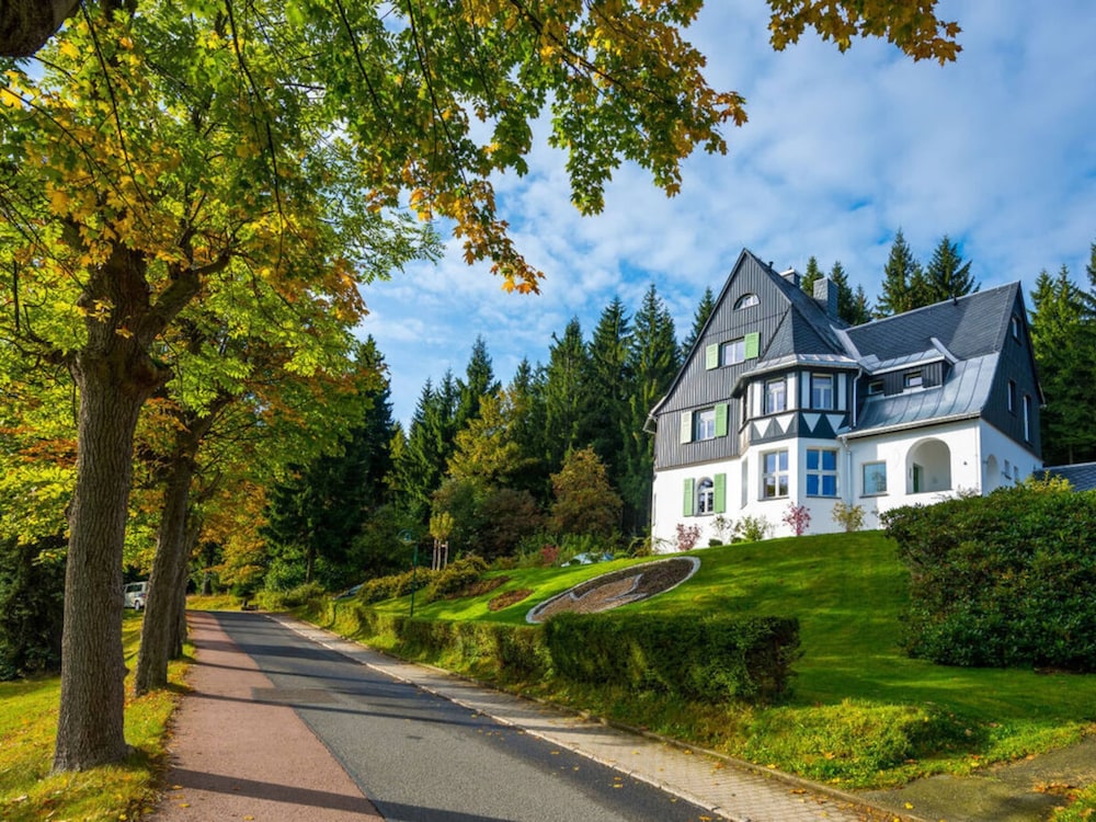 Holiday Apartment Waldfrieden — 4-Star Luxury Hotel in Altenberg, Germany