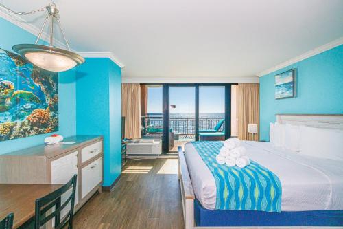 Updated Oceanfront King Suite Oversized Private Balcony Caravelle 515 — 4-Star Luxury Hotel in Myrtle Beach, United States