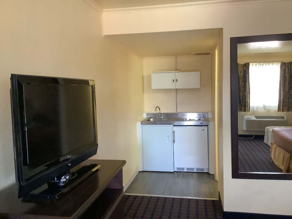 Silver Spur Vintage Inn & Suites - photo 26