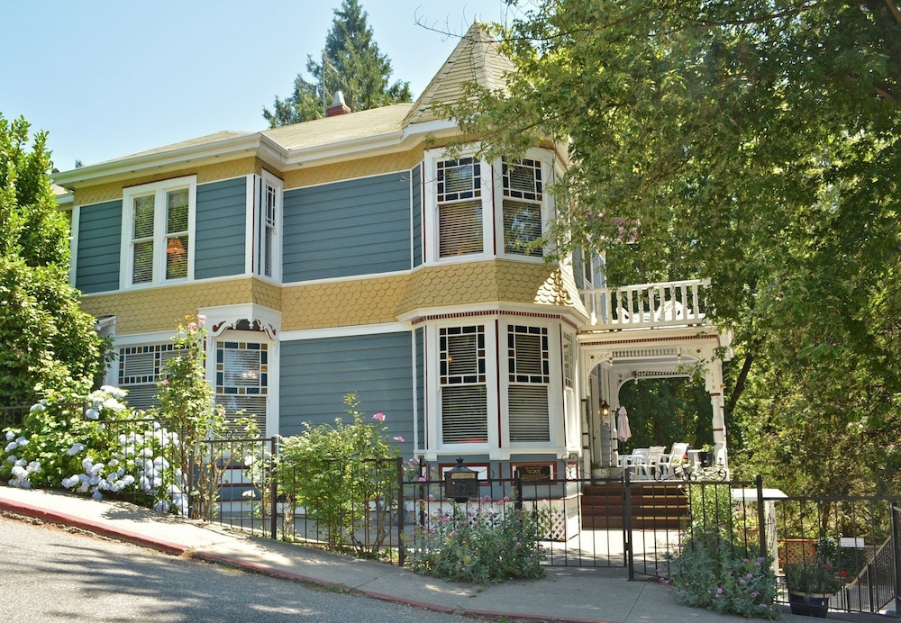 Deer Creek Inn 4446167 — Nevada
