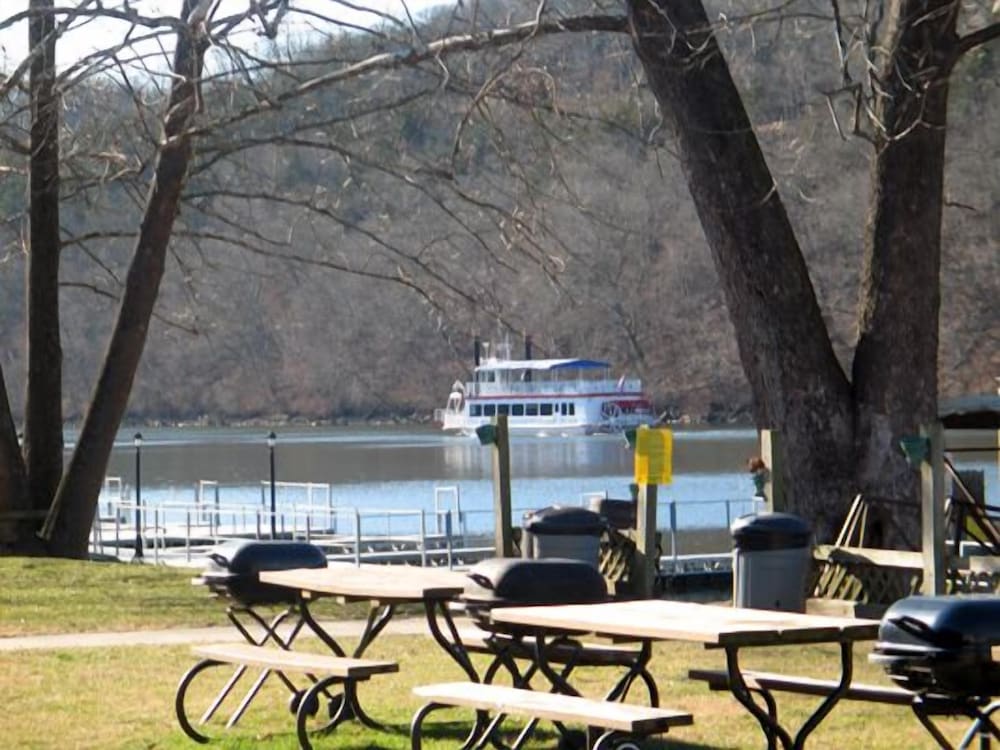 Taneycomo Lakefront Resort - photo 18