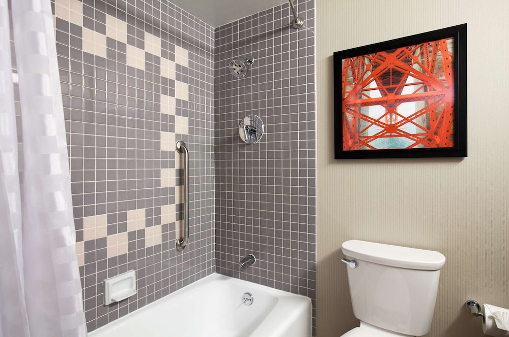 Embassy Suites by Hilton San Francisco Airport Waterfront - photo 28