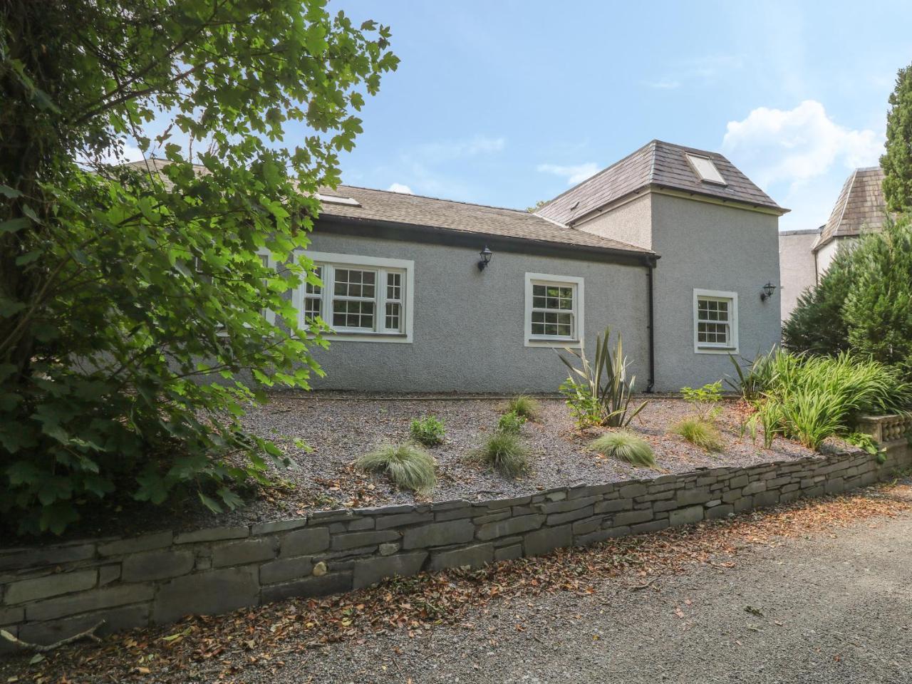 Bryn Derwen Coach House — 5-Star Luxury Hotel in Bangor, United Kingdom