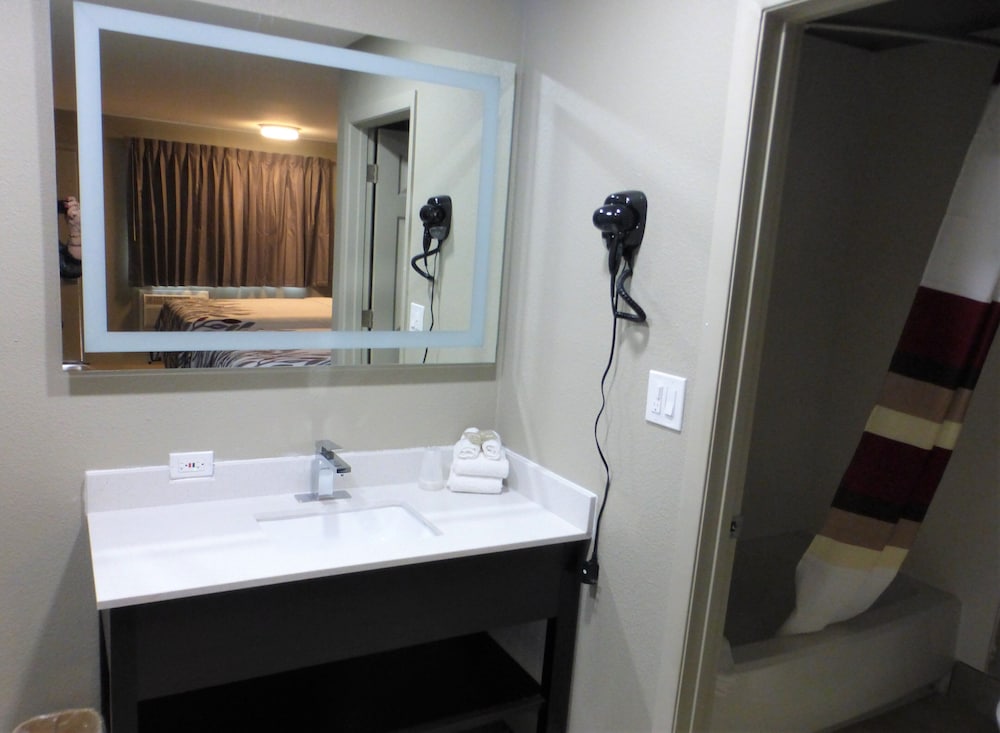 Red Roof Inn Redding - photo 20