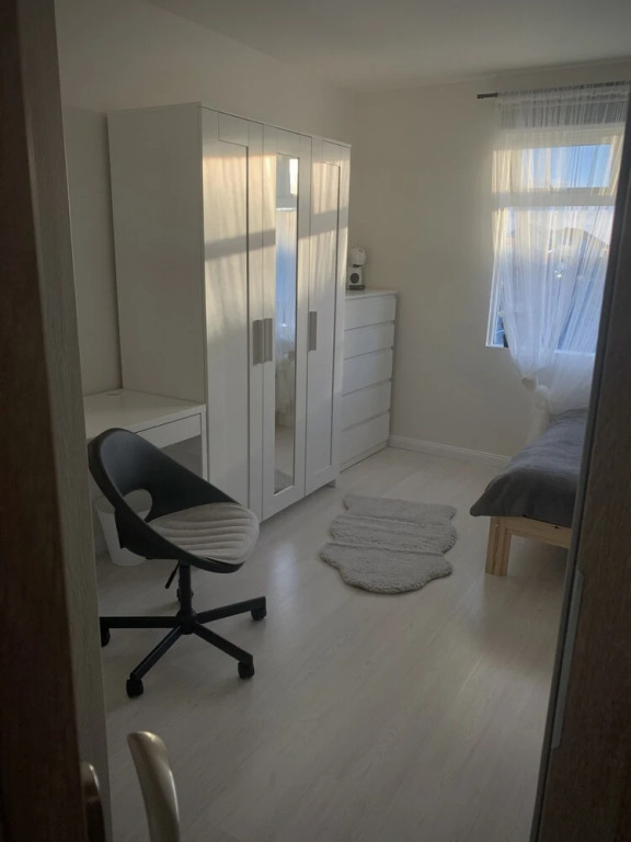 R J Guesthouse