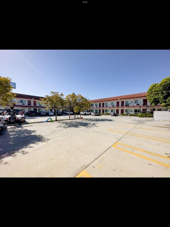 Courtesy Inn And Suites - photo 5