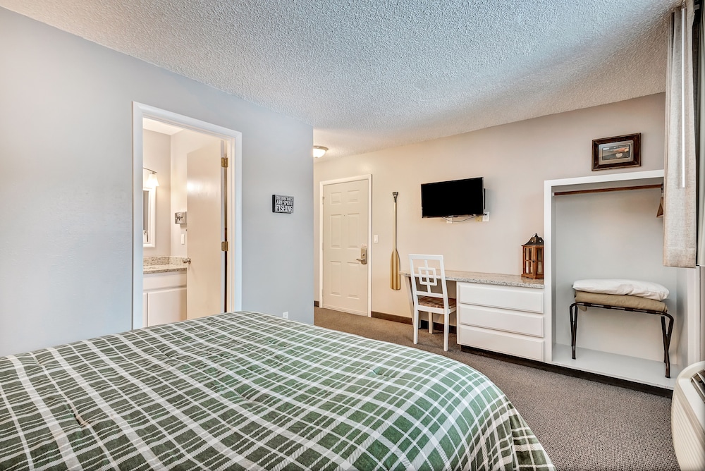 Bend Riverside Inn & Suites - photo 92