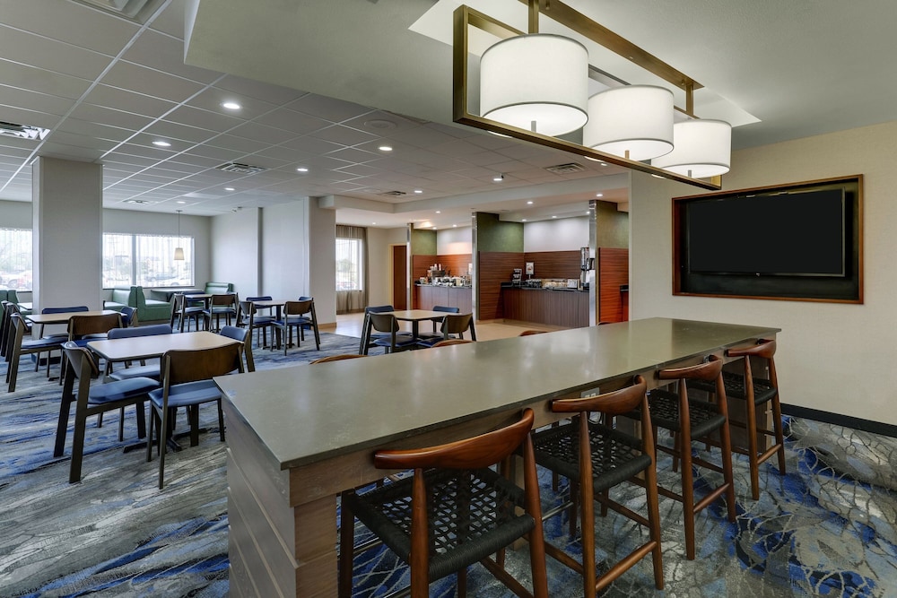 Fairfield Inn & Suites Hutchinson - photo 33