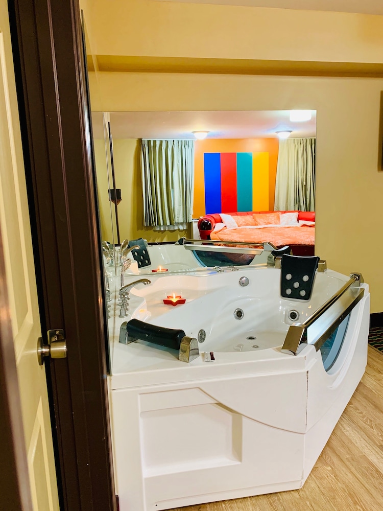 Motor City Inn & Suites - photo 14