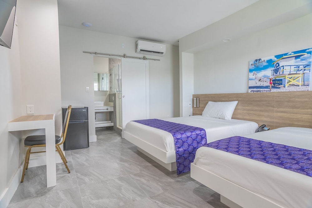 The Biscayne Hotel - photo 4