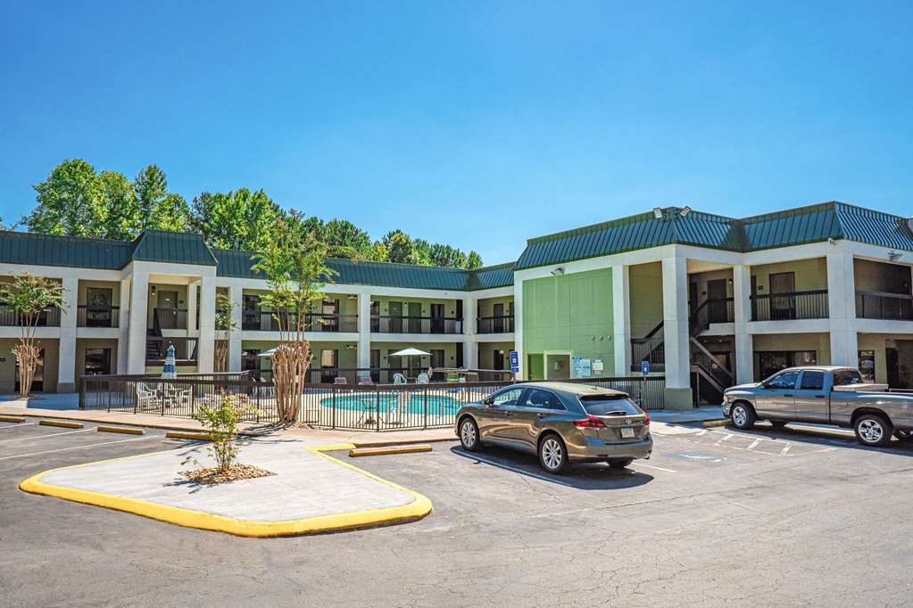 Quality Inn & Suites near Six Flags Austell — hotel in Lithia Springs