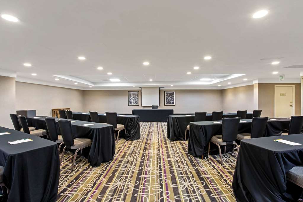 La Quinta Inn & Suites by Wyndham Boston Andover - photo 26