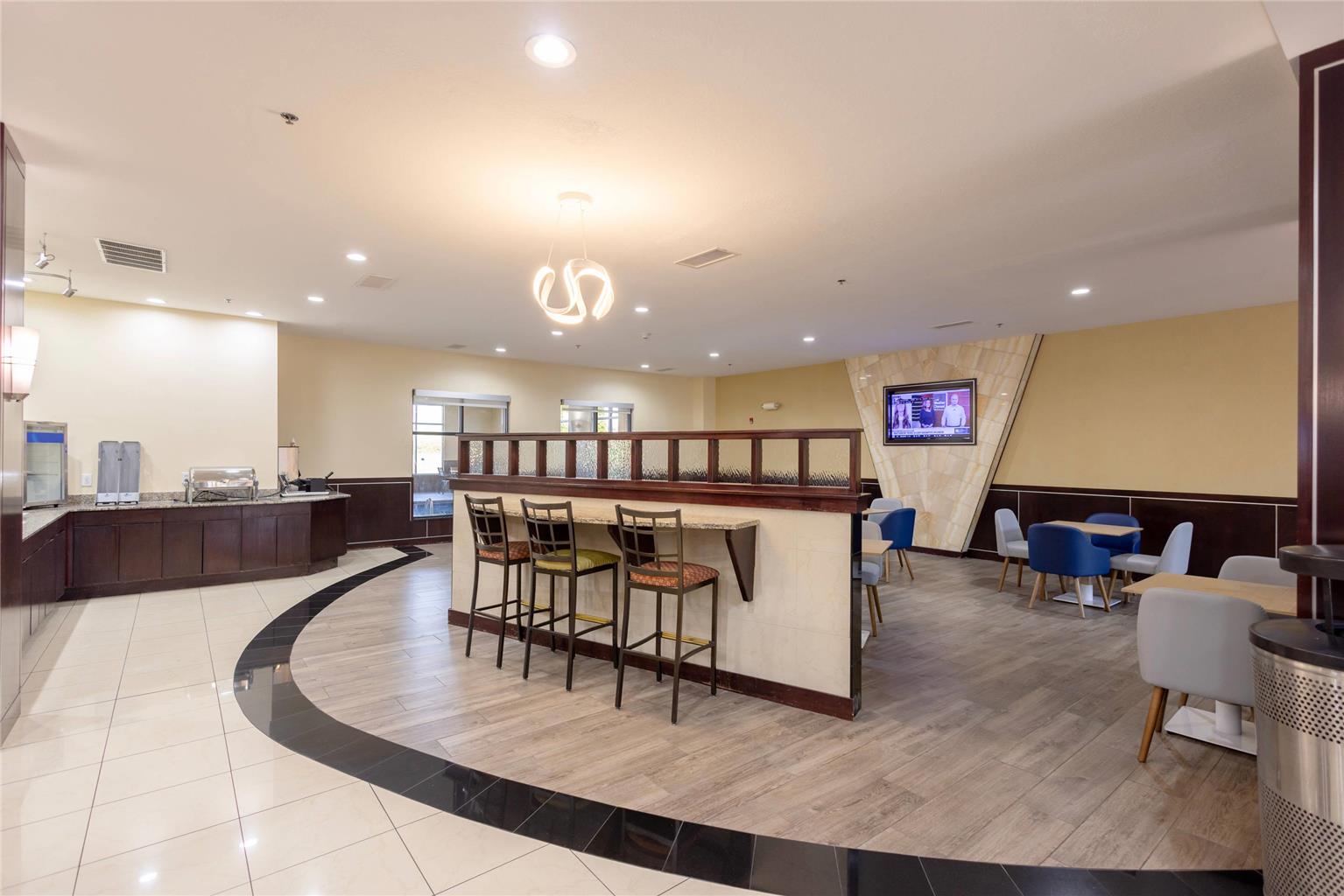 Comfort Suites Troy I75 - photo 33