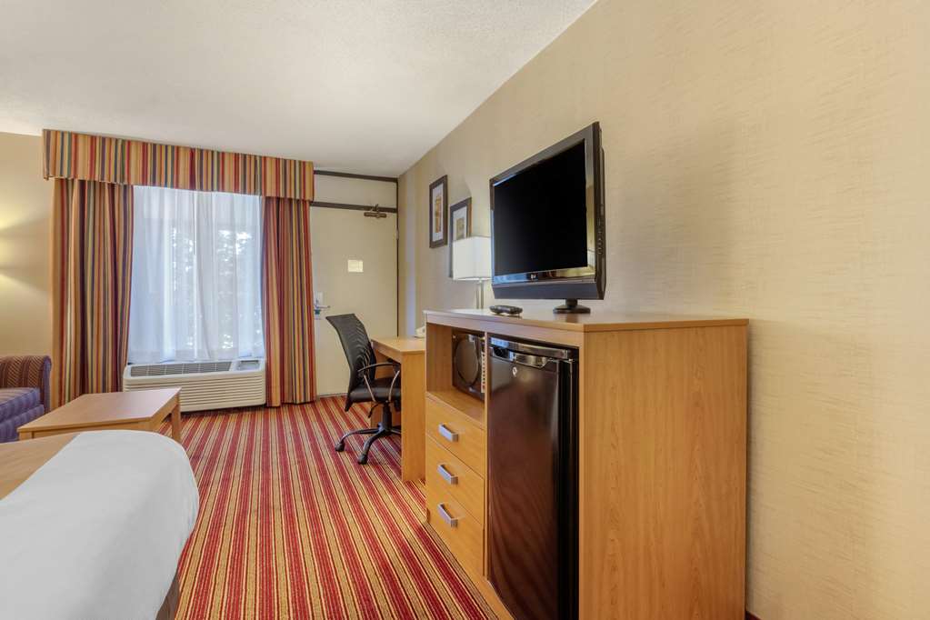 Quality Inn Exit 4 - photo 31