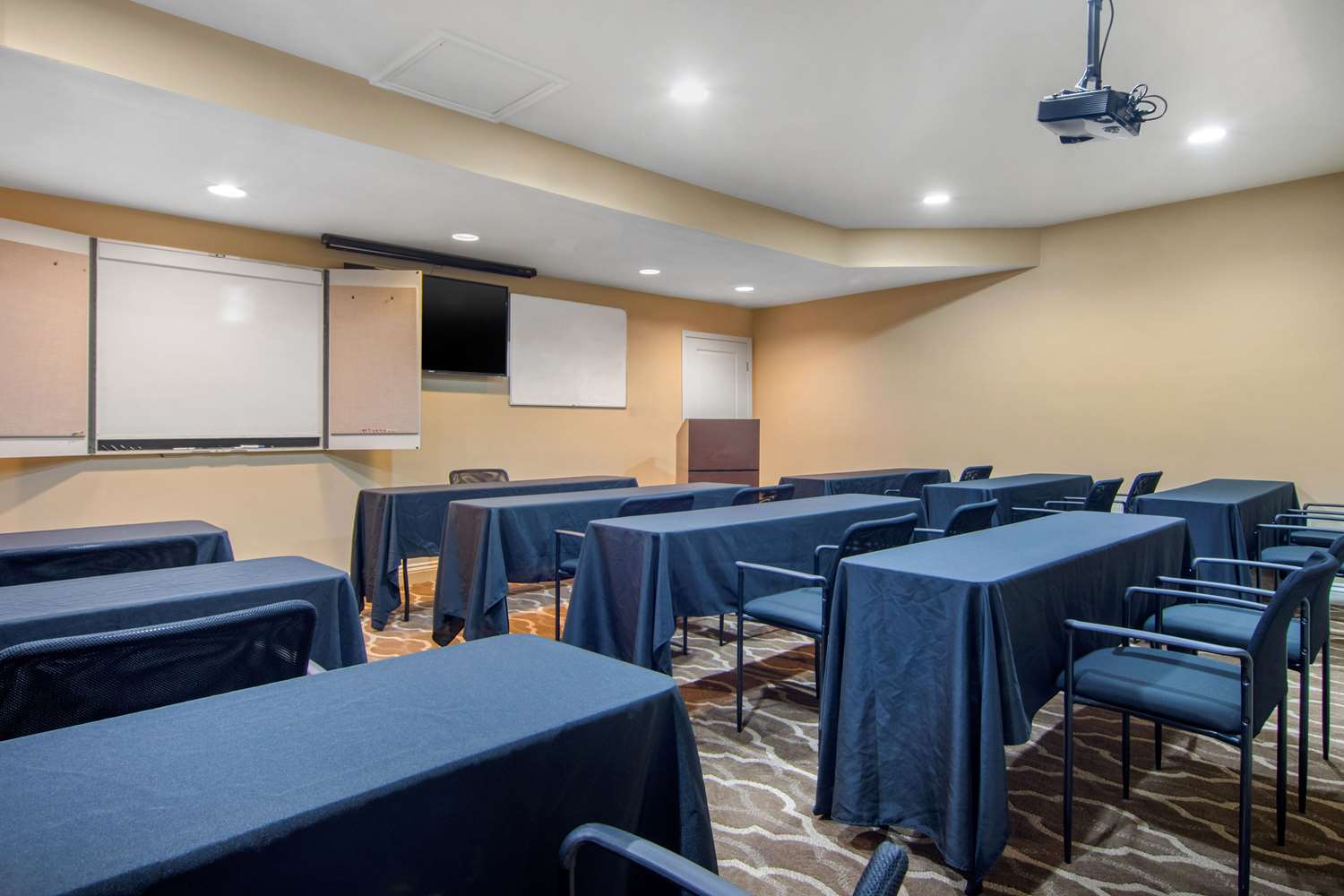 Quality Suites Buckhead Village - photo 27