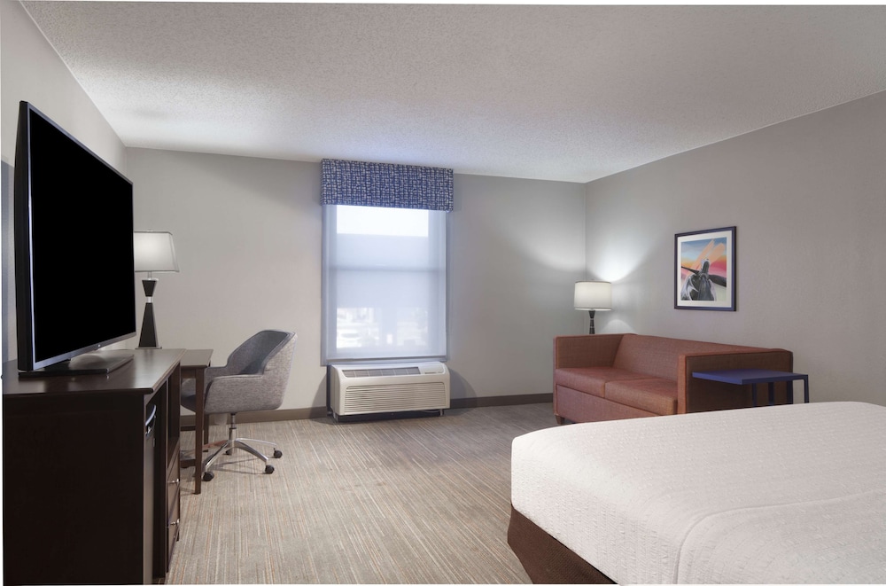 Hampton Inn Evansville - photo 15