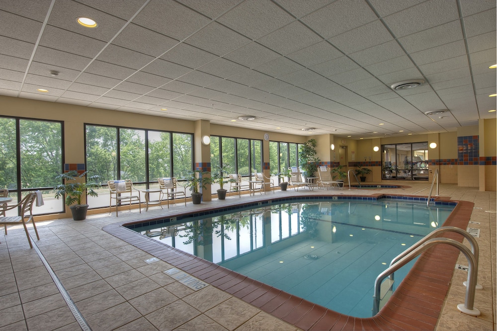 Hampton Inn & Suites Bloomington Normal - photo 28