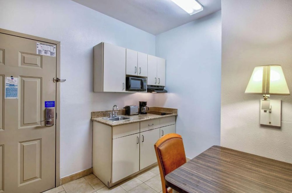 OYO Townhouse Beaumont Medical Center Area - photo 11