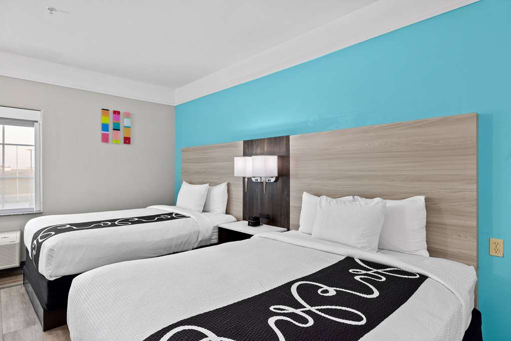 La Quinta Inn & Suites by Wyndham Raymondville - photo 54