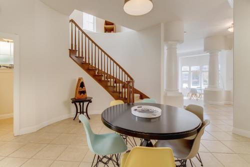 Oceanside Sunset Shores in Oceanside, United States