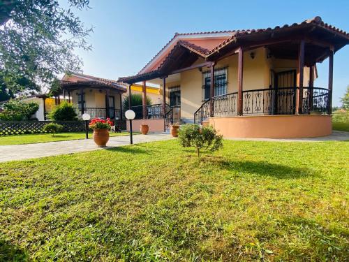 Seaside Villa Efi — 4-Star Luxury Hotel in Nea Plagia, Greece