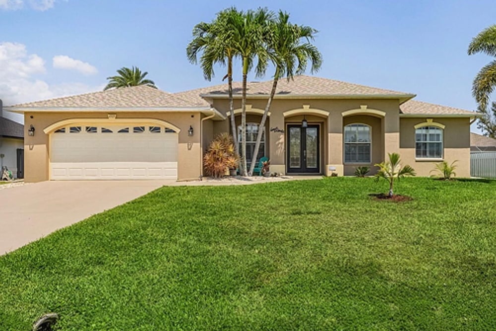 Family Friendly Private Pool Sleeps 10 — 4-Star Luxury Hotel in Cape Coral, United States