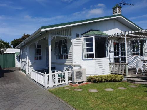 Charmae Guest House — 4-Star Luxury Hotel in Wanganui, New Zealand