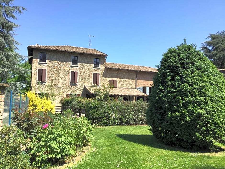 B&B civico 7 — 4-Star Luxury Hotel in Vignola, Italy