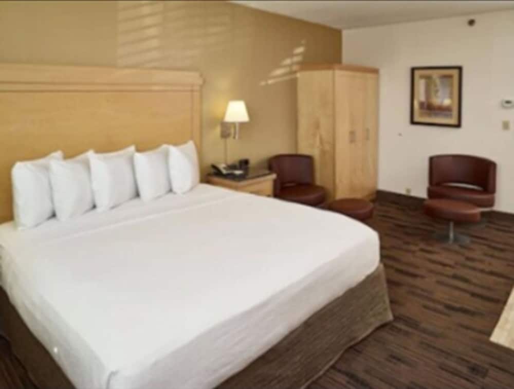 Livinn Hotel St. Paul I 94 East 3M Area - photo 19