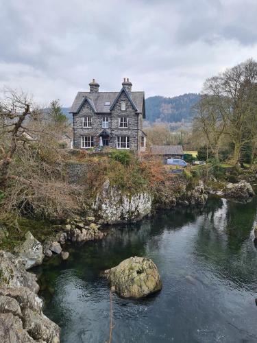 Bryn Afon