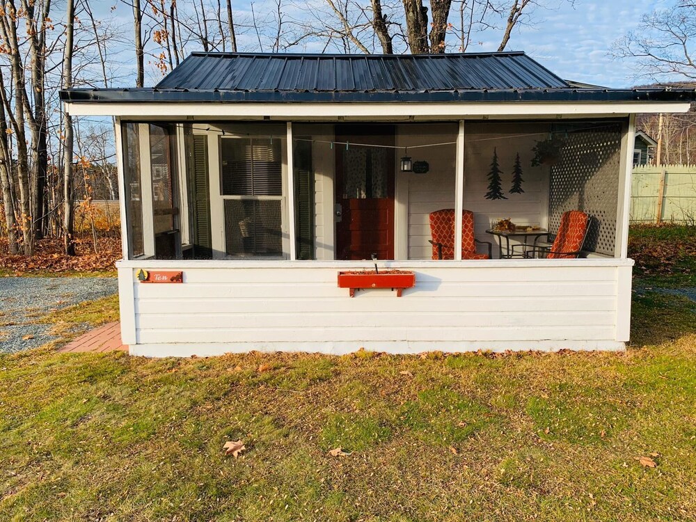 Carroll Motel & Cottages - photo 12