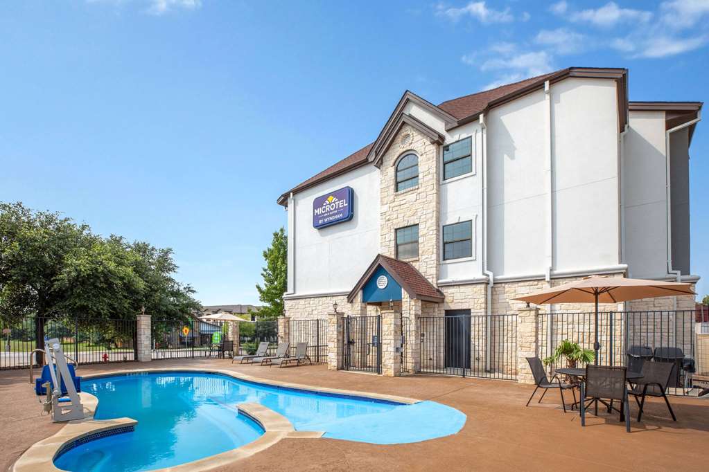 Microtel Inn & Suites by Wyndham Buda Austin South - photo 5