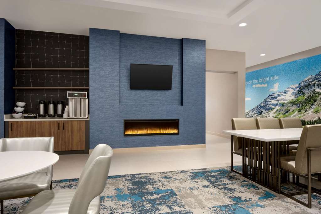 La Quinta Inn & Suites by Wyndham Denver Parker - photo 46