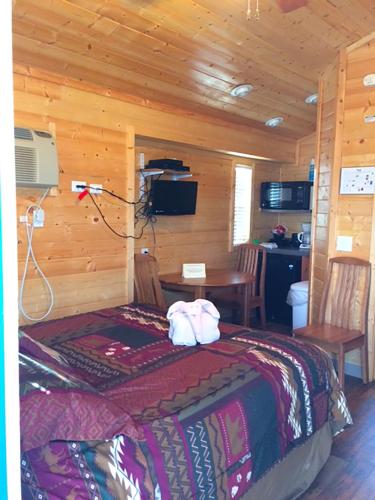 Pio Pico Camping Resort Studio Cabin 7 - photo 5