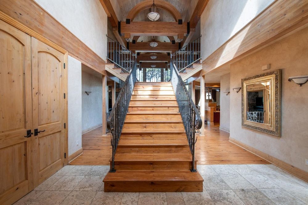 Cherry Ridge by Avantstay Incredible Mountain Mansion w Game Room Hot Tub & Views - photo 13