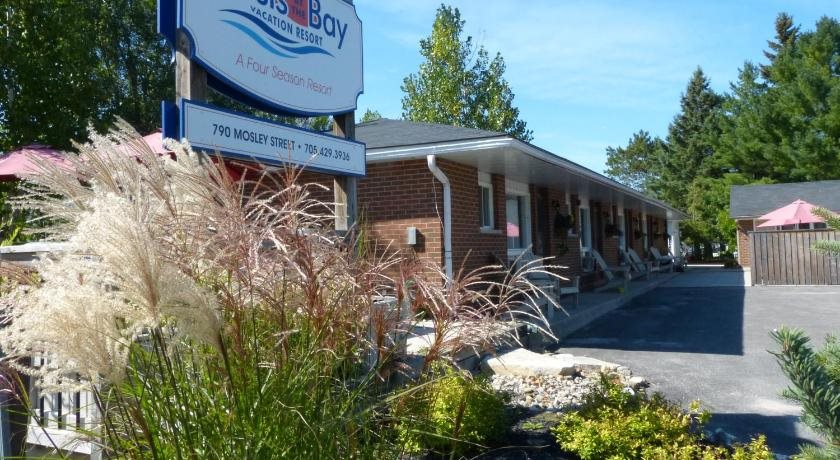 Oasis by the Bay Vacation Suites in Wasaga Beach, Canada