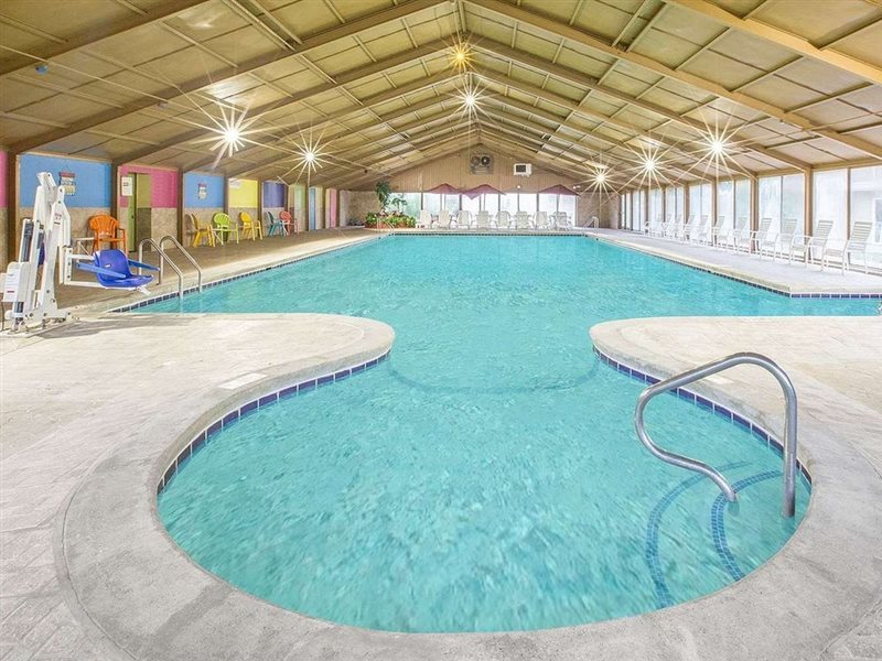 Days Inn by Wyndham Toledo - photo 9